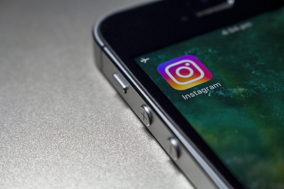 Instagram Tests option that allows hiding or showing the number of likes