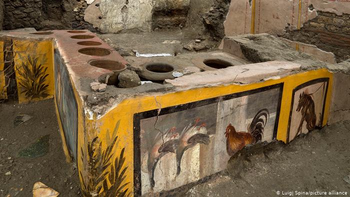 A former (thermal monopoly) cafeteria with the painted tabletop excavated in Pompeii