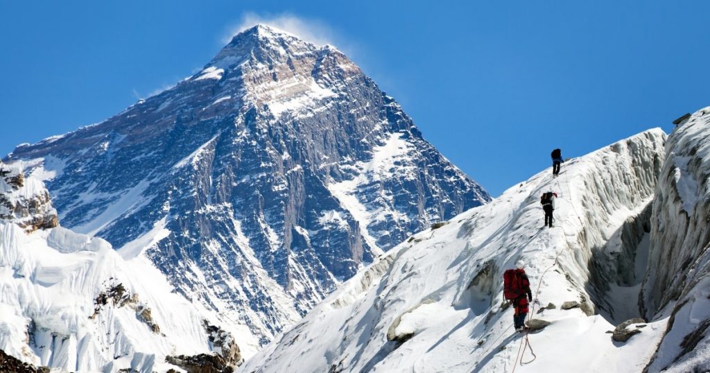 Corona on Mount Everest: - Fear of infection