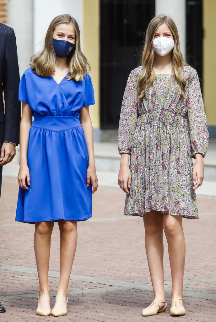 Sisters: Leonor and Sophia shined beautiful dresses on their first confirmation day.  Photo: Michael Murdock / Splash News / NTB