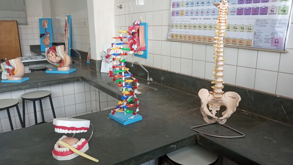 Municipal schools in Uberlandia receive donations to set up 34 science laboratories |  mining triangle مثلث