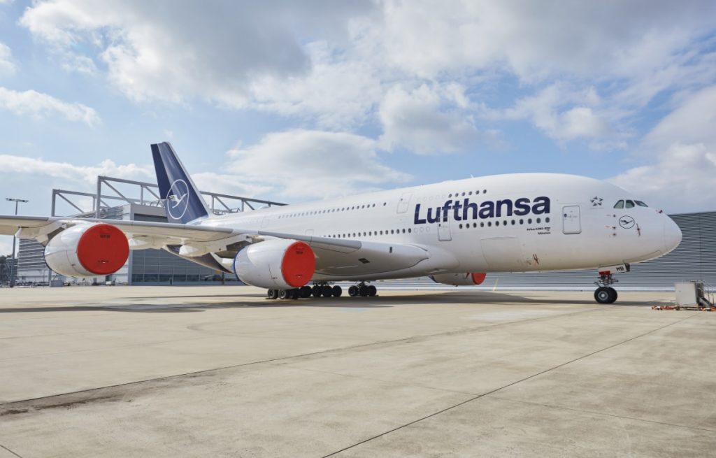 Lufthansa gives bonuses of 35,000 euros to Airbus A380 pilots until they stop flying