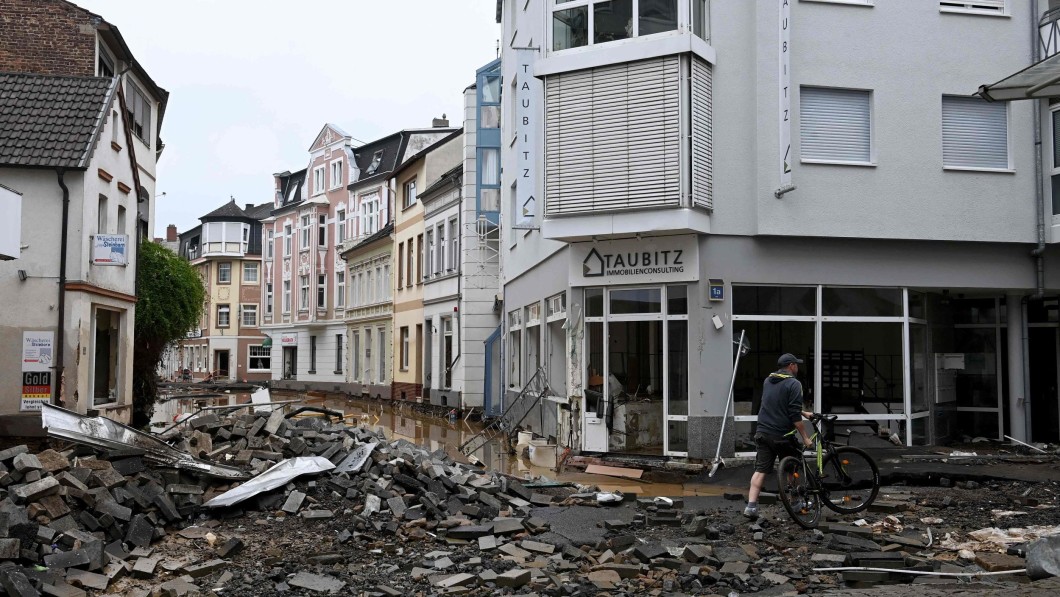 Massive devastation: A man walks through Bad Neuenahr-Ahrweiler who suffered massive devastation after a natural disaster.