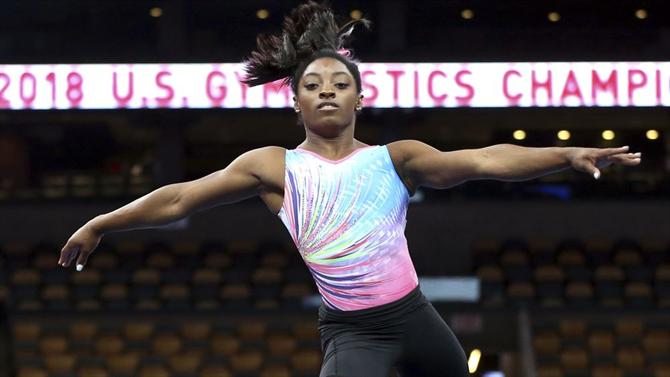 Ball - twists, hurdle between Simone Biles and gold (gymnastics)
