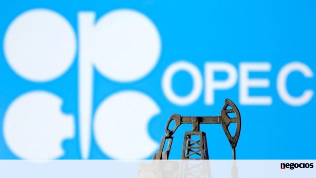 OPEC + postpones its decision until Friday.  The perspective of the gradual opening of the taps makes the oil rise - the oil