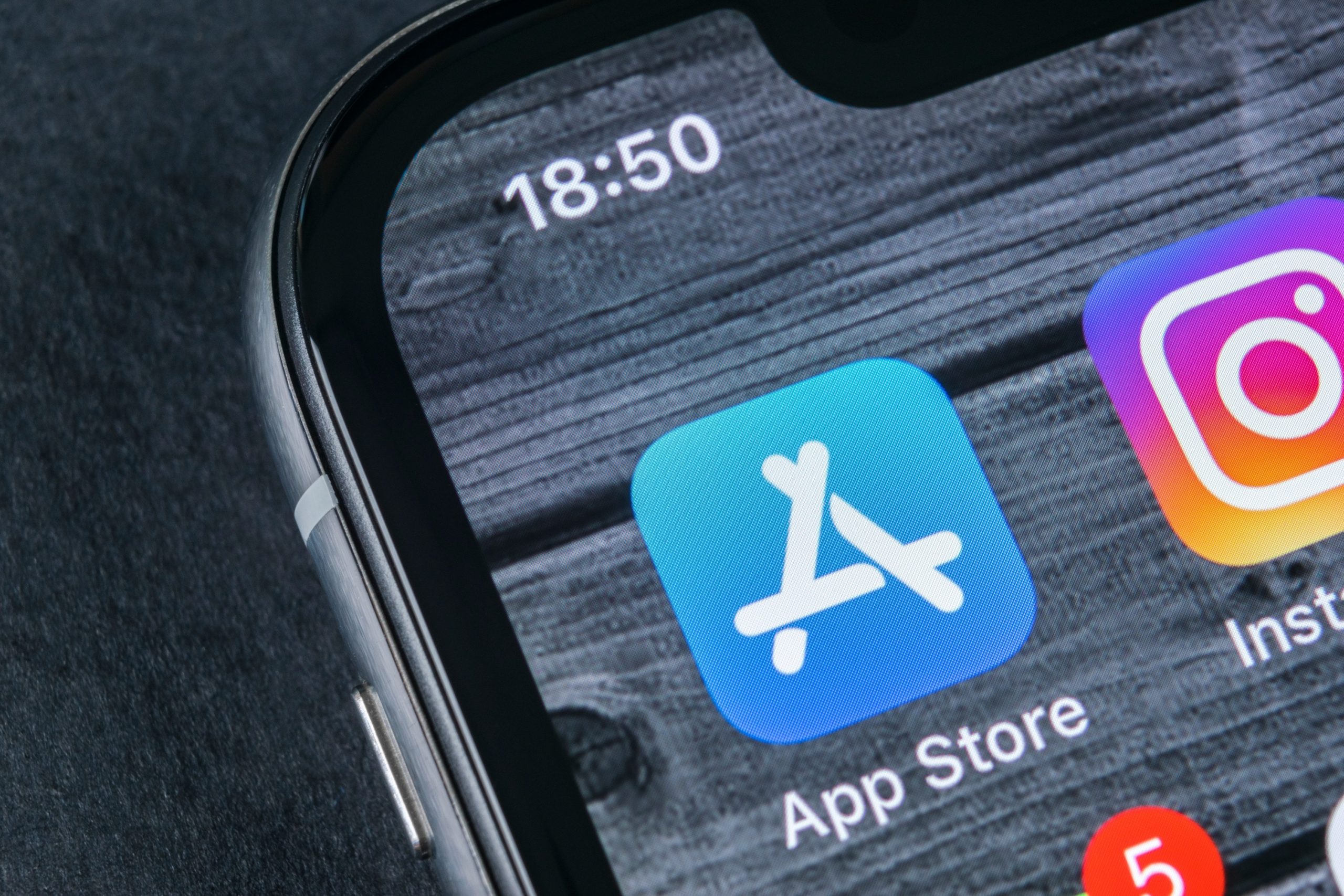 Apple refused to refund £1,100 on accidental App Store purchases -  MacMagazine