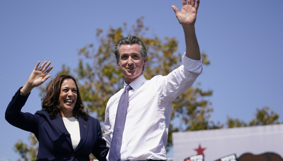 Support: Governor Gavin Newsom with Vice President Kamala Harris at a campaign rally in San Leandro on Wednesday.  Only once was the governor's opponents able to hold a vote of no confidence in California.  It was in 2003, when moderate Republican Arnold Schwarzenegger replaced Gray Davis.  Photo: Caroline Custer/AP/NTB