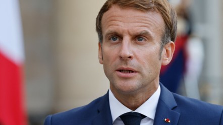 The agreement is an economic and diplomatic defeat for Emmanuel Macron, seven months before the elections.