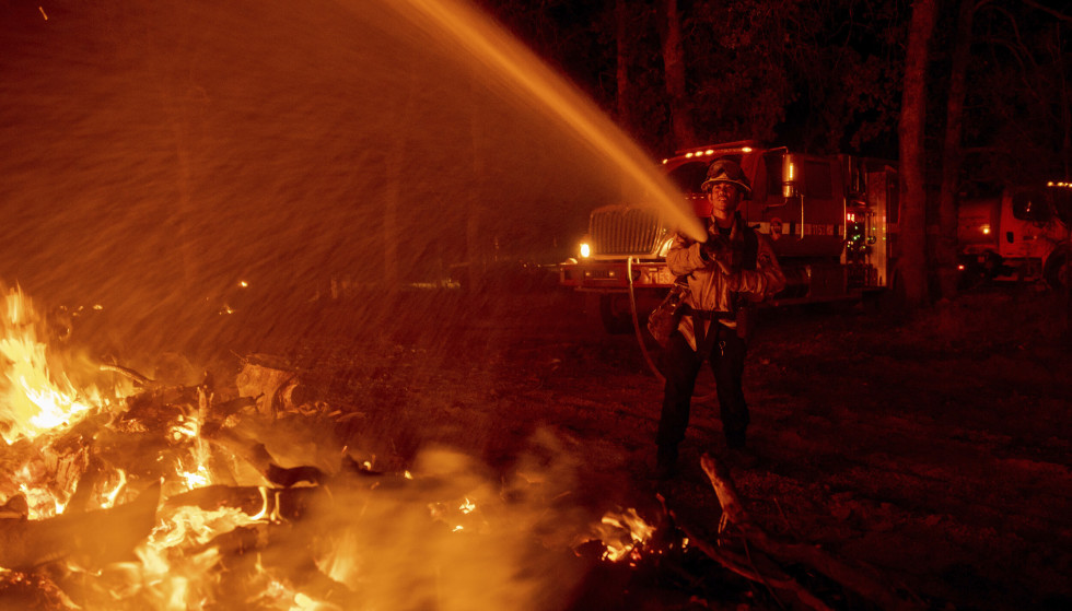 Several thousand: Forest fires threaten thousands of buildings.  Photo: Ethan Swope/AP/NTB