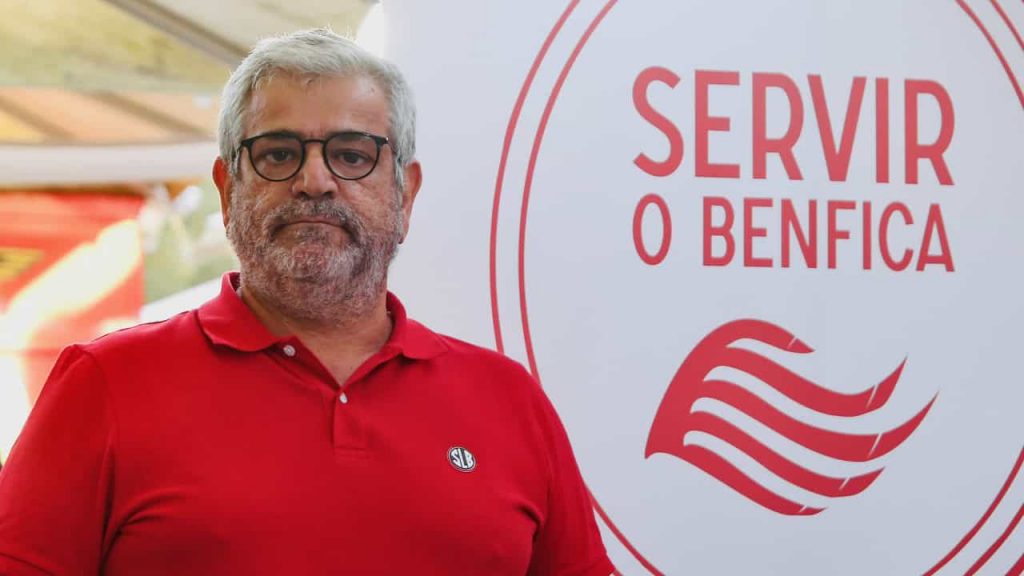 Francisco Benítez submits his candidacy for the presidency of Benfica