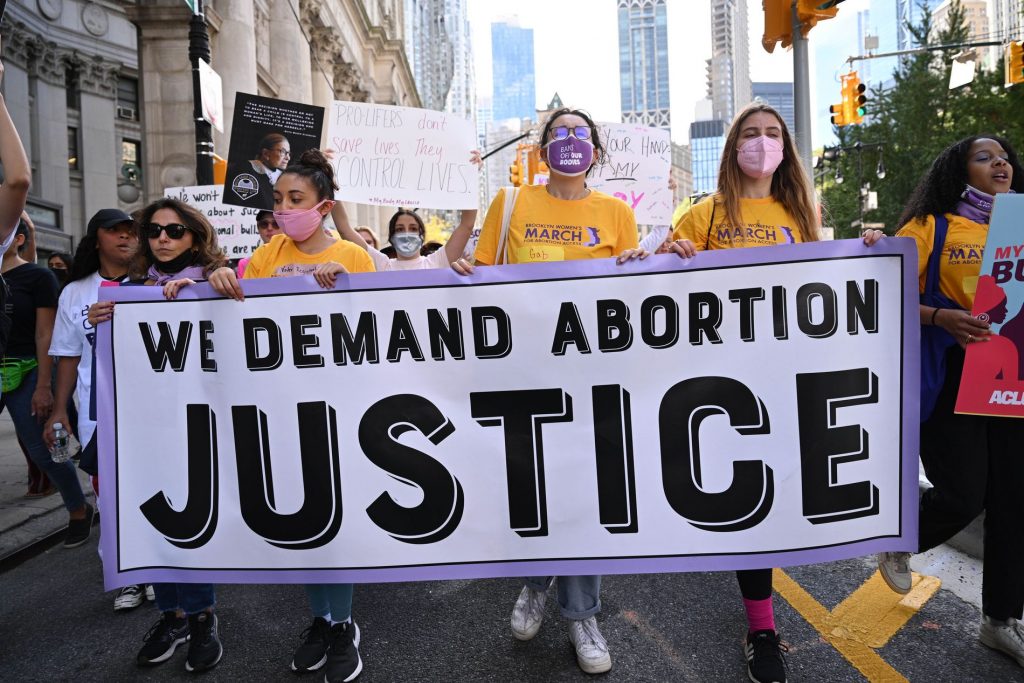 Federal judge halts enforcement of controversial abortion law - VG