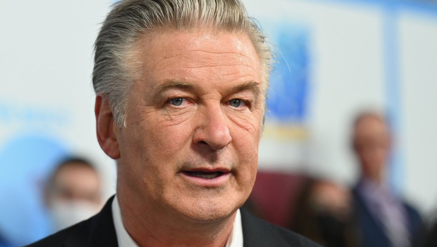 Alec Baldwin, author of A Dangerous Scene on a Western Set: Photos of the Actor After the Drama were Disastrous.