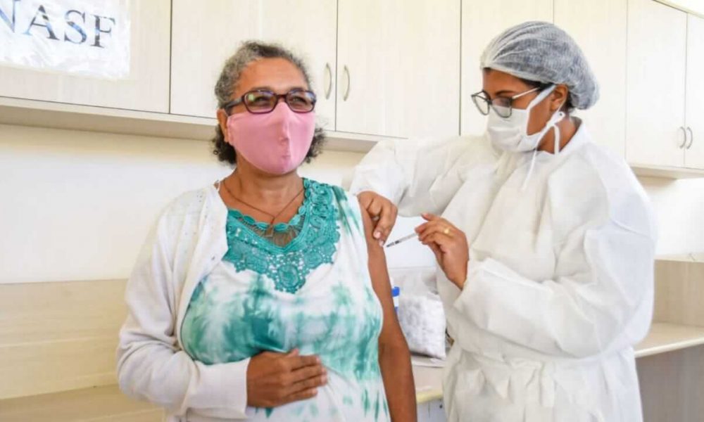 Devanir (61) recebeu a vacina contra Covid19 na UBS do Jundiaí Mirim