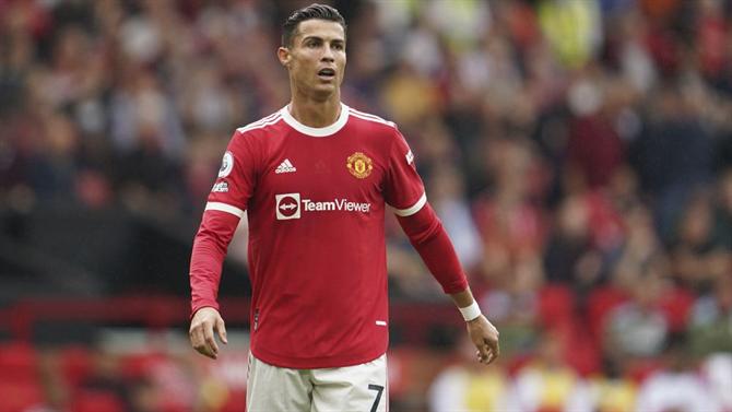 A BOLA - Cristiano Ronaldo re-elected as Player of the Month (Manchester United)