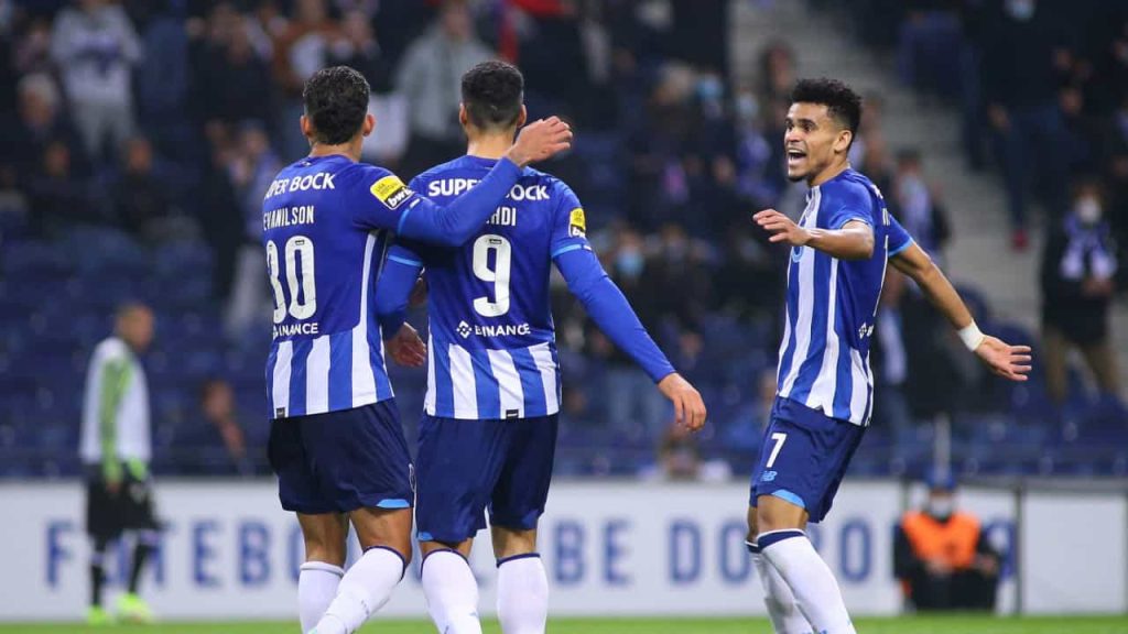 Porto beat Vitoria and don't let Sporting slip away from the top