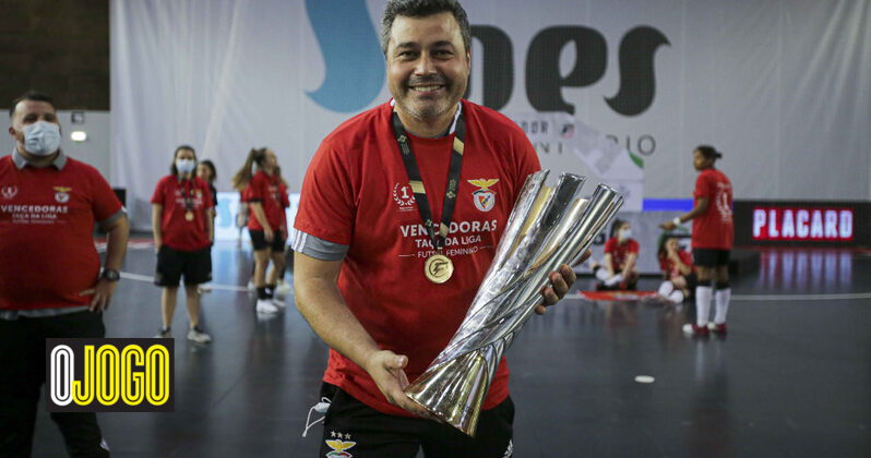 Benfica coach ends by one