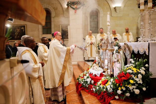 On Saturday, December 25, 2021, Jerusalem's Latin Patriot Bierpatista Bissaballa celebrates Christmas Mass at St. Catherine's Church in Bethlehem.