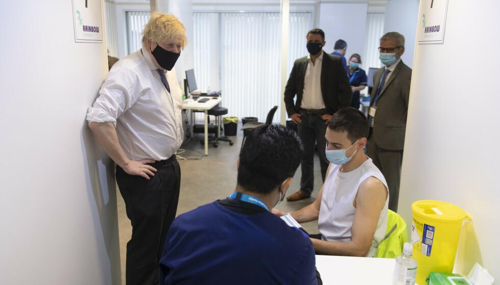 The visit: Prime Minister Boris Johnson on Wednesday visited a vaccination center in Milton Keynes, central England.  There is a demand for people to test themselves and keep the celebration of the New Year at a reasonable level.  Photo: Jeff Pugh/The Daily Telegraph/PA/NTB