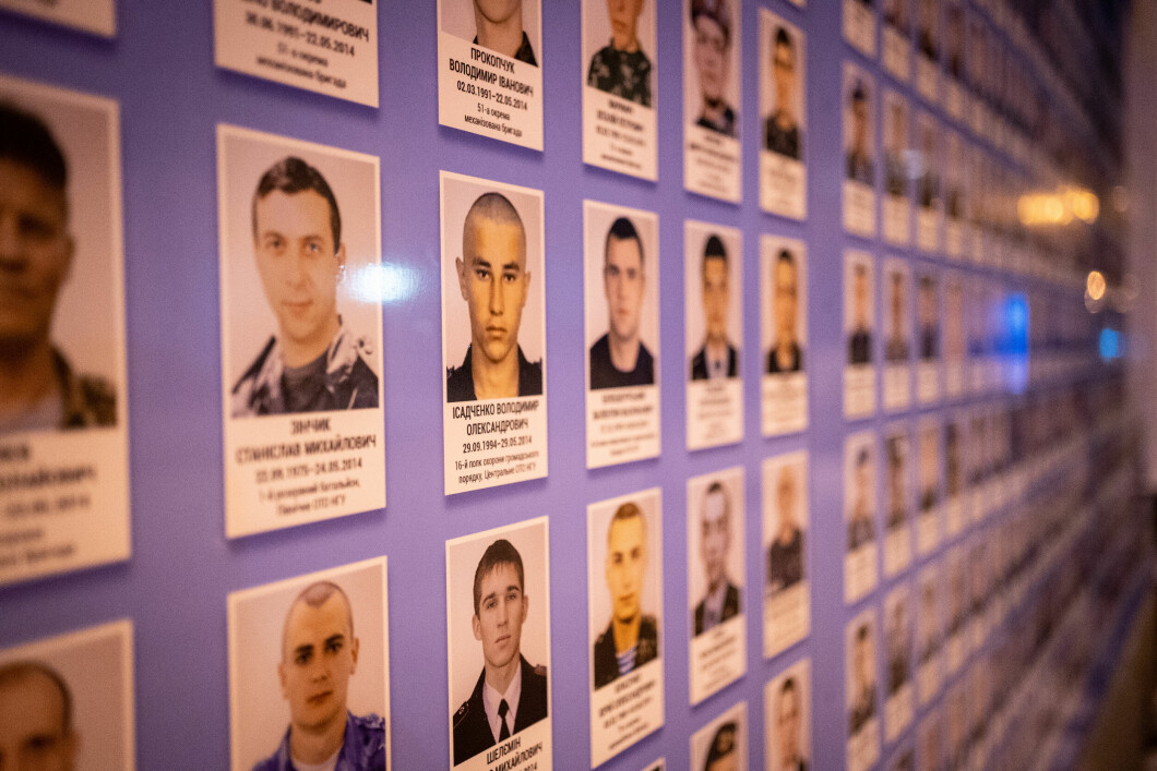 Memorial Wall: In Saint Michael's Monastery in Kiev, a memorial wall has been erected containing portraits of those killed in the eight-year war against Russia.  Photo: Aage Aune / TV 2