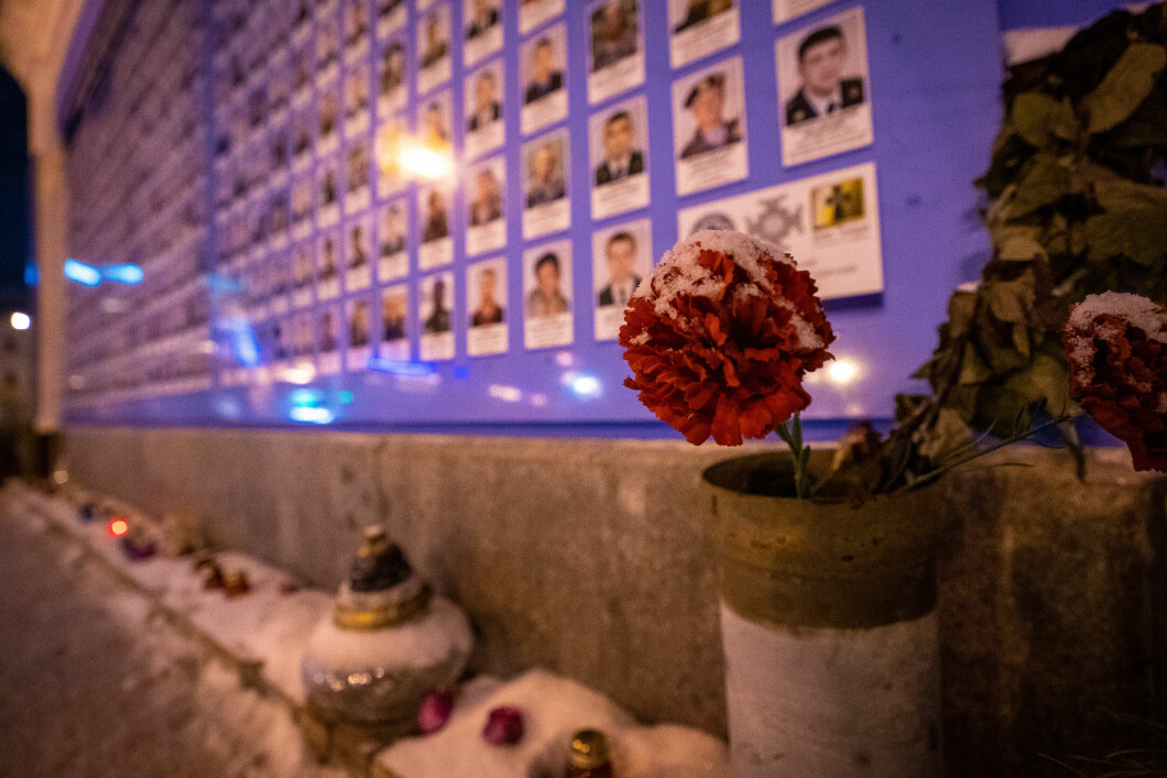 Memorial Wall: At the Sankt Michael Monastery in Kiev, a memorial wall has been erected containing portraits of those killed in the nearly eight-year war against Russia. Photo: Aage Aune/TV 2