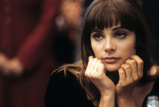 Bianca (Marie Trintignant) in es Les Ailes de la Renommée 1990 (1990), d'Otakar Votocek.