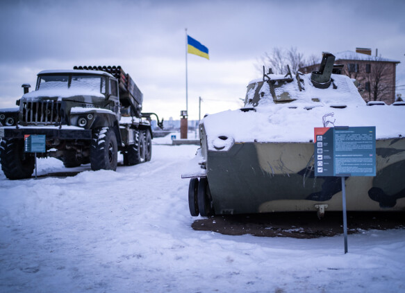 War Cemetery: In a park in Kiev, they displayed vehicles belonging to the Russian army.  Photo: Aage Aune/TV 2.