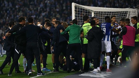 Chaotic end at FC Porto-Sporting: aggression, players and technical teams are stuck and even confusion with the football players