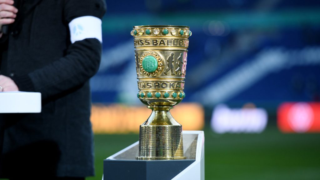Der Hamburger SV empfängt heute im DFB-Pokal den Karlsruher SC. Wo die Spiele im Viertelfinale live übertragen werden, erfahrt ihr hier.