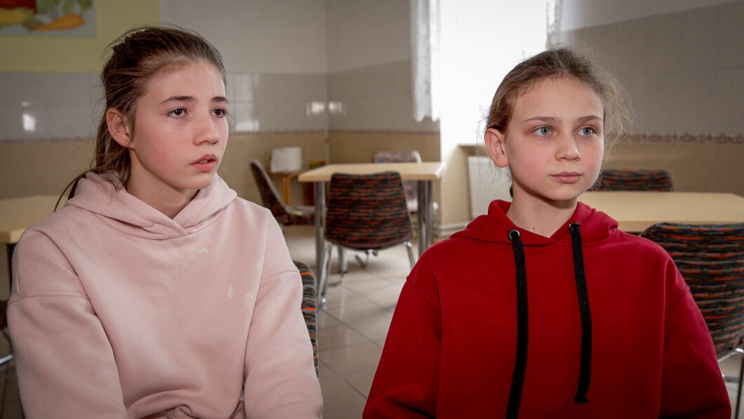Don't Understand: Sasha (left) and Julia find it difficult to understand why Putin wants to invade their country.  Photo: Aage Aune / TV 2
