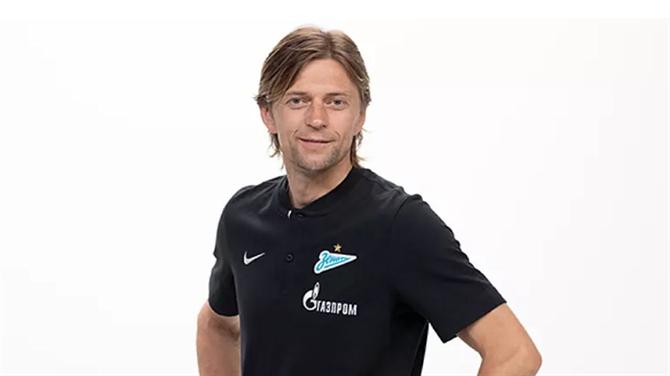 Ball - He is Ukrainian, assistant at Zenit and under fire (Ukraine)