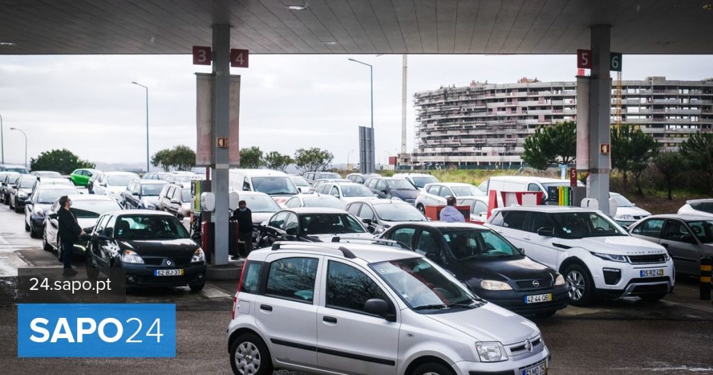 Queues at 'low-cost' gas stations in anticipation of higher fuel prices