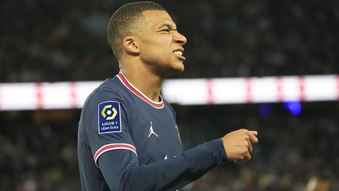 Ball - blank check for Mbappe contract (Paris Saint-Germain)