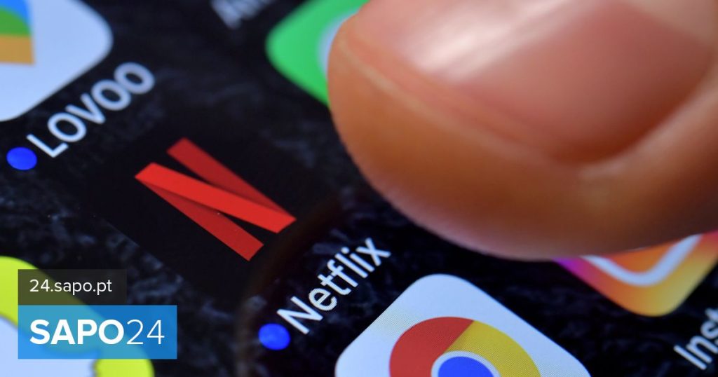 Netflix loses 200,000 subscribers and shares lose a quarter of their value
