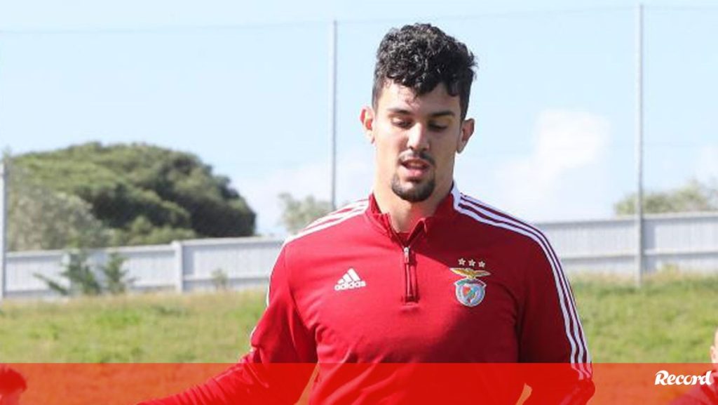 Tomás Araújo is one of the youth league options - Benfica
