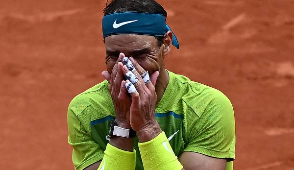 Rafael Nadal suffers from Mல்லller-Weiss syndrome.