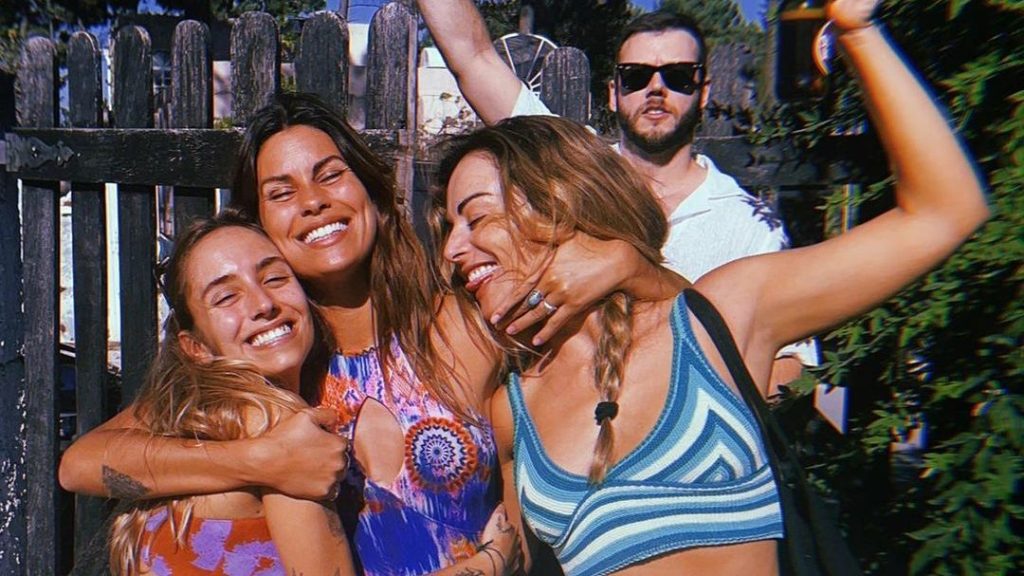 Never-before-seen photos of Carolina Lorero's party with many friends