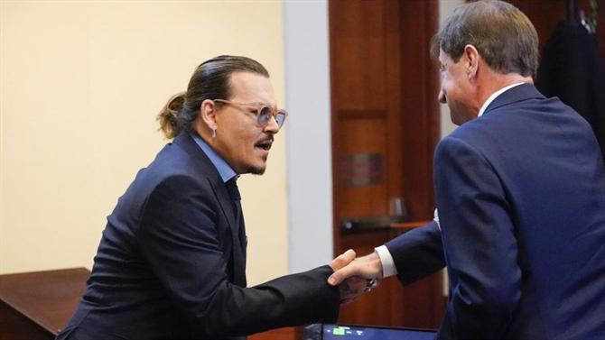 Ball - Johnny Depp wins Amber Heard trial and declares himself "free" (USA)