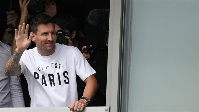 Ball - The year Messi sold more shirts than Ronaldo (Paris Saint-Germain).