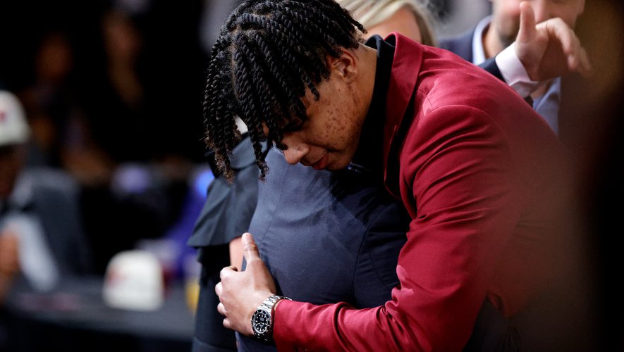 Basketball / Ousmane Dieng Draft Reactions in Oklahoma City, Lot-et-Coron