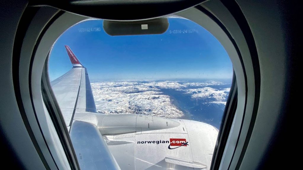 Norwegian-fly over norske fjorder