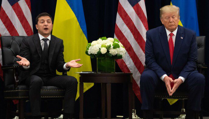 PLAY: Former US President Donald Trump (right) claimed in a brief statement on February 24 that the invasion would never have happened had he been president.  Here with Ukrainian President Volodymyr Zelensky in 2019. When the latter was recently asked about Trump's proposal in a TV interview, he criticized the reporter again.  Photo: Saul Loeb / AFP)