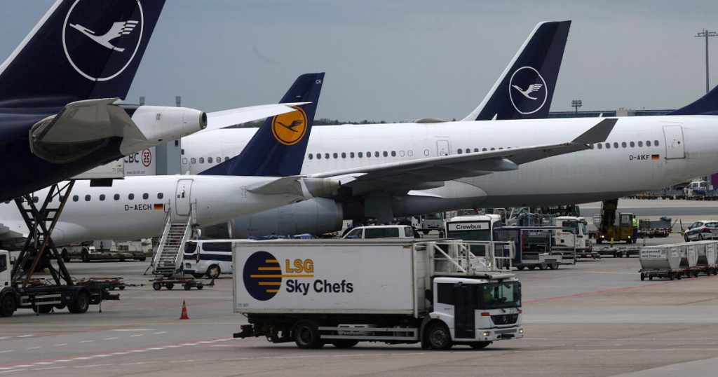 20,000 Lufthansa employees go on strike in Germany