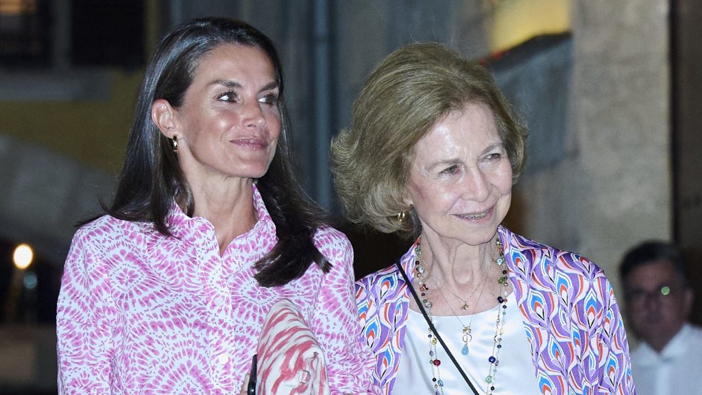 Queen Letizia is betting on a short dress starting from €29 perfect for hot summer nights