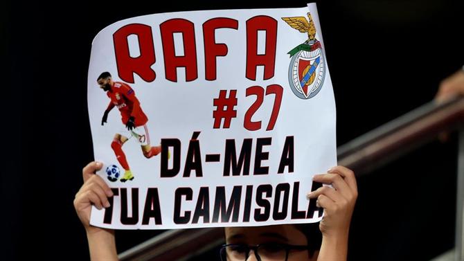 A BOLA - the end of posters with requests?  Match shirts to be auctioned (Benfica)