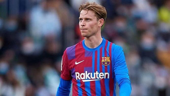 Ball - De Jong's warning: Cut his salary by half, or he has to leave (Barcelona)