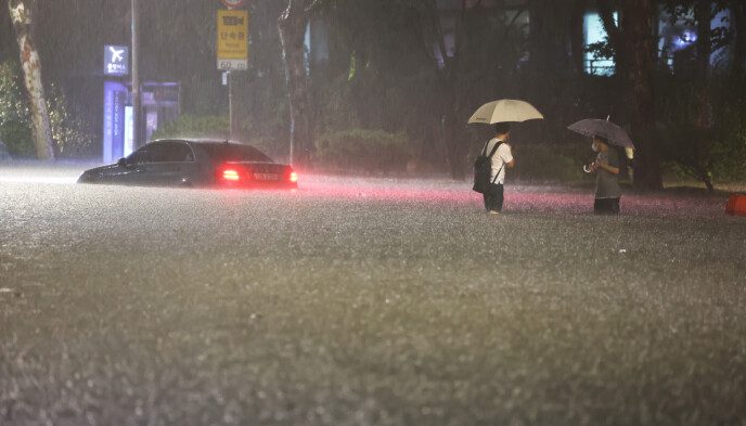 Floods: Many countries in Asia were affected by floods this summer.  Here from South Korea, where at least eight people lost their lives as a result of this week's flood.  Photo: AP/NTB