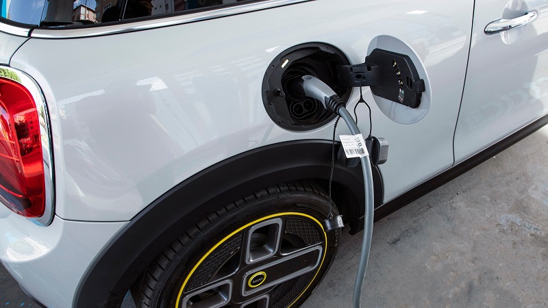 Incentives and advantages of choosing an electric car