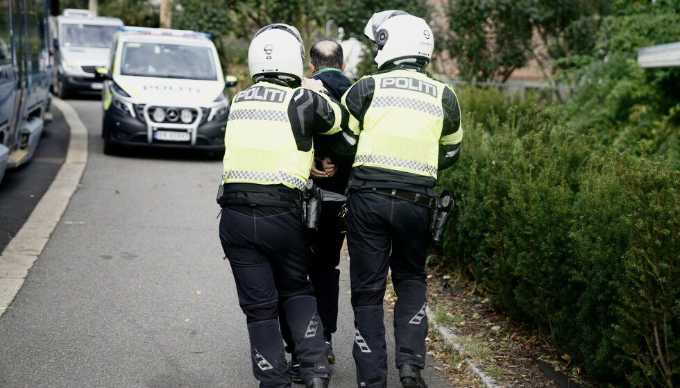 Arrest: Police said they have arrested 30-40 people in connection with the demonstration.  Photo: Øistein Monsen / Dagbladet