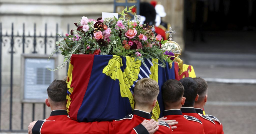 Queen Elizabeth's funeral: Coffin covered in lead