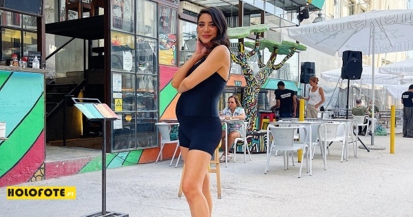 Carolina Carvalho shows off her growing belly